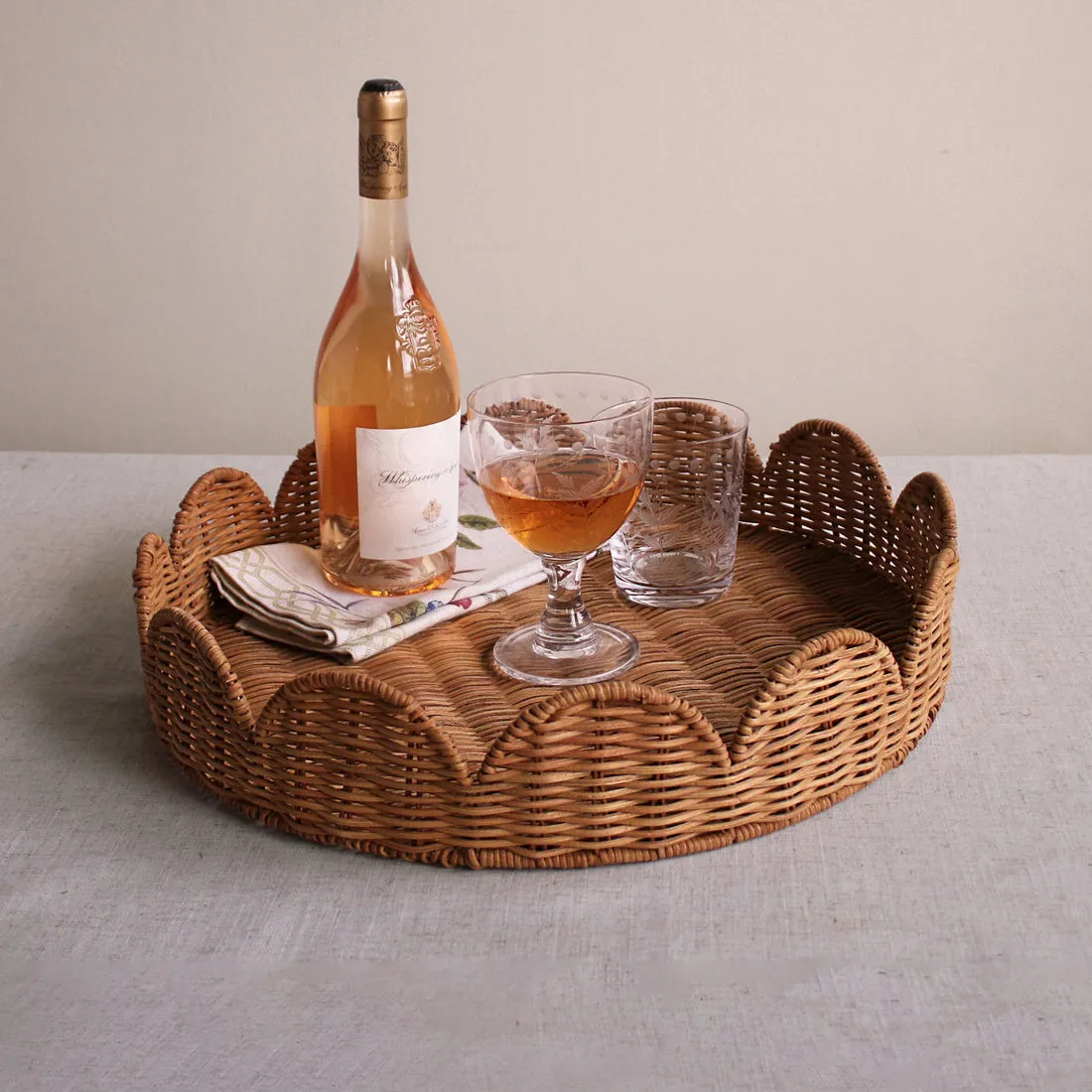 VIDA SCALLOPED RATTAN ROUND TRAY